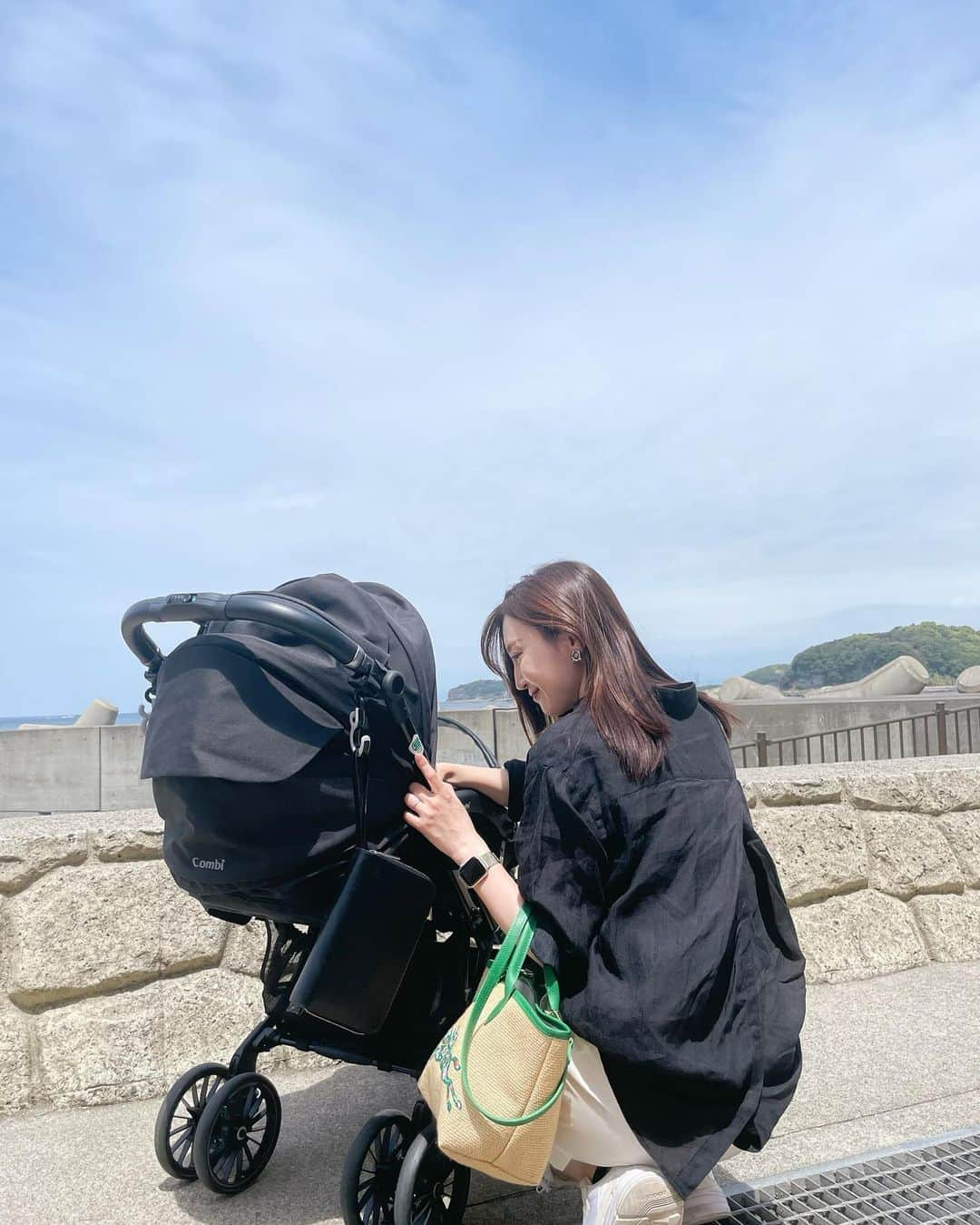 川本彩のインスタグラム：「最近の色々✈︎🤍 まだ見えないけど、音は聞こえたかなぁ...👶🏻✈︎✈︎? 最近は日焼けを気にしてお出かけする時は袖のある服着てたけど、早くもそろそろ限界、、😂 #思い出pic #生後3ヶ月 #生後3ヶ月男の子 #生後3ヶ月ベビー #男の子ママ #男の子ベビー」