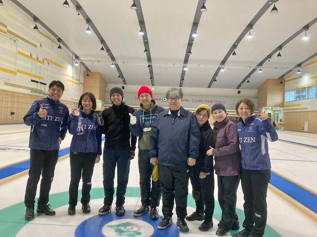 山口剛史さんのインスタグラム写真 - (山口剛史Instagram)「先日は レミオロメンの 神宮司治さんと、 タレントの 金子貴俊さんと、 そしてみなさんで カーリングしました🥌  軽井沢でカーリングやりたい方ご連絡お待ちしてます🔥  シーズンインは8月なのでその前までですよ📣  待ってまーす😆  #カーリング」5月19日 21時32分 - yama37curl