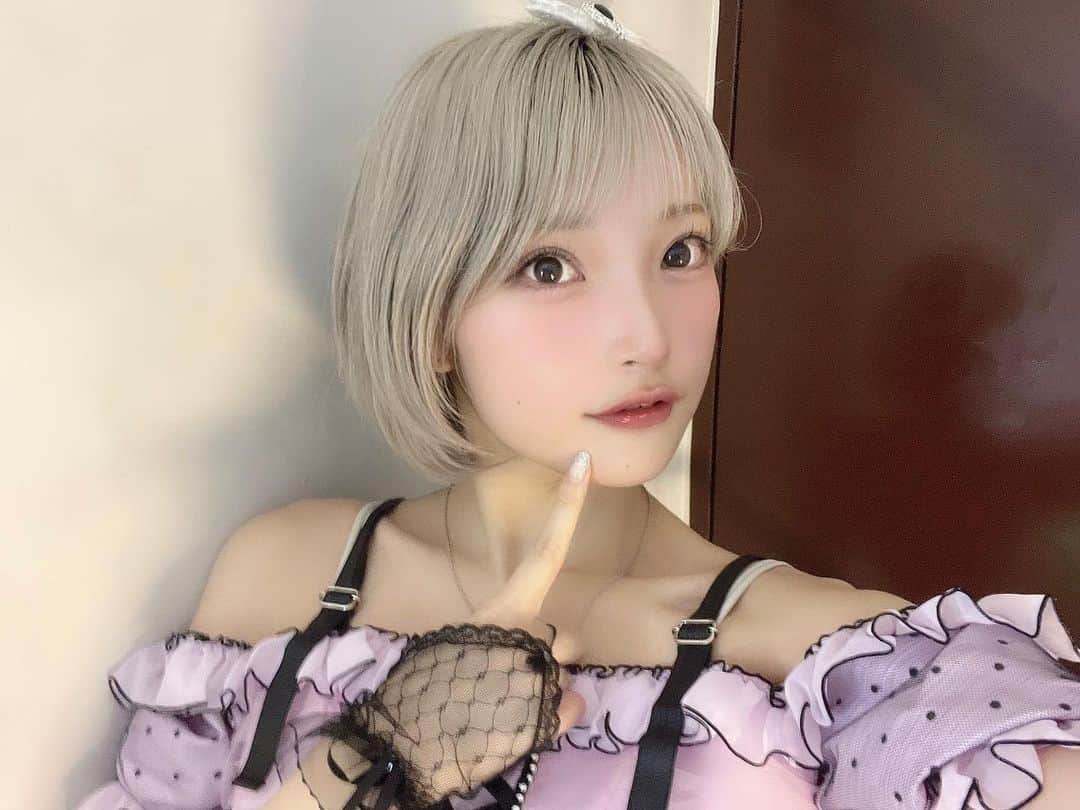 東條ゆりあのインスタグラム：「ライブ直後のゆりあちゃ 何枚目が好き？」
