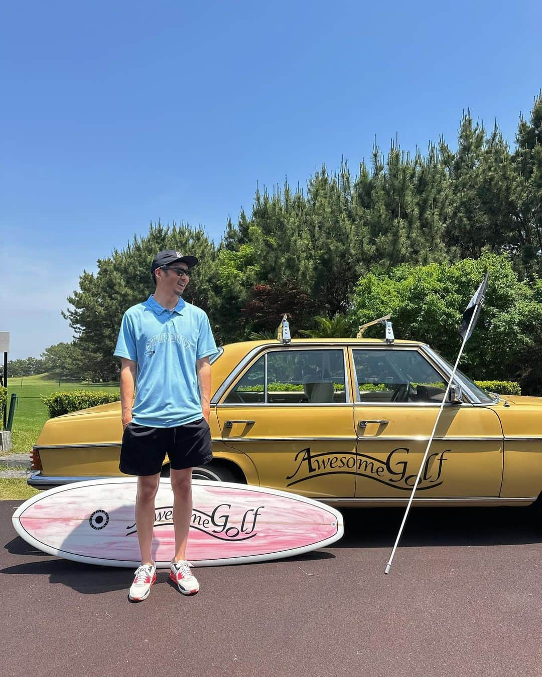 柴田翔平のインスタグラム：「@_awesome_golf のゴルフコンペに招待頂きました⛳️ カッコいいウェアに縛りのないゴルフ場で楽しい友達とのラウンド🏌️‍♂️最高でしたー！！  @_awesome_golf のウェアは @thehouse_official で購入可能です🔥！  #awesomegolf 　　　　　　　　　　　　  @_awesome_golf  @thehouse_official」