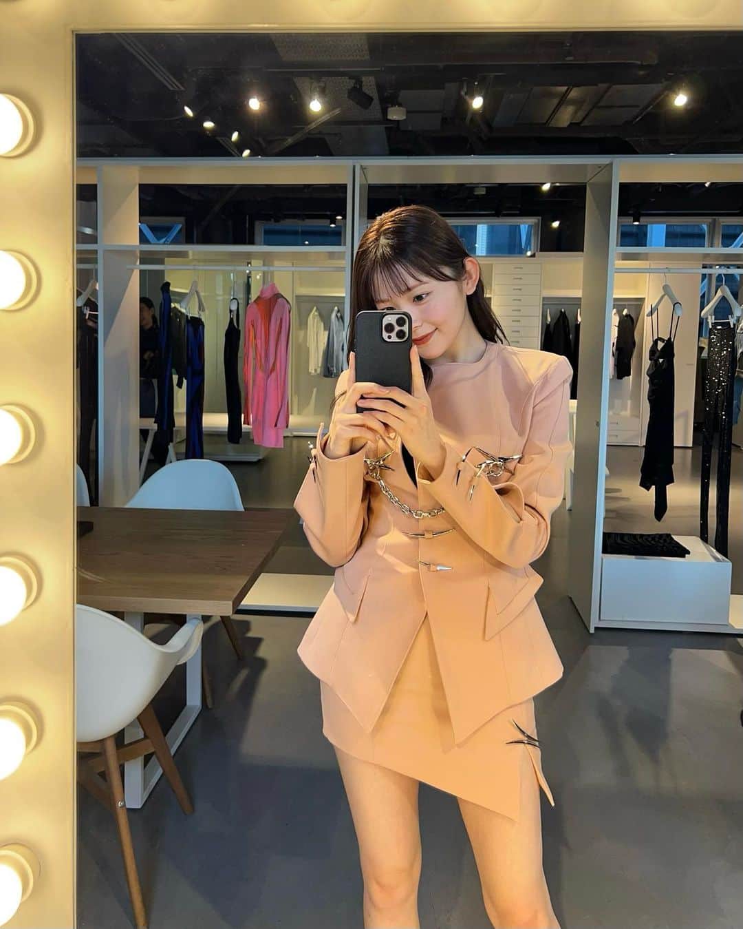 久間田琳加のインスタグラム：「H&Mのshowroomに行ってきました🫧 MUGLERコラボコレクションもやっぱり可愛い、、！！ カラーとか透け感が好きすぎる🥹♡」