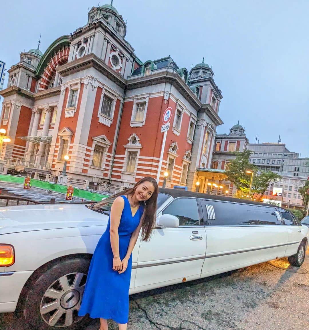 のインスタグラム：「@limousine_party_kansai . . リムジンは#マスターズリムジン　さん😊♥ 一時間のクルージングに撮影とシャンパンがついてました◎ . . ひろみのインスタ見た〜っで予約すると、 1000円オフ♥ 女の子なら8名様くらいまで乗れるみたいだよ😊♥ . . #リムジンレンタル　#リムジン　#女子会　#クルージング　#お誕生日　#記念日　#イベント　#サプライズ #大阪　#大阪観光　#大阪旅行　#osaka #osakajapan #limousine　#limousineservice　#vip #car #fastcar」