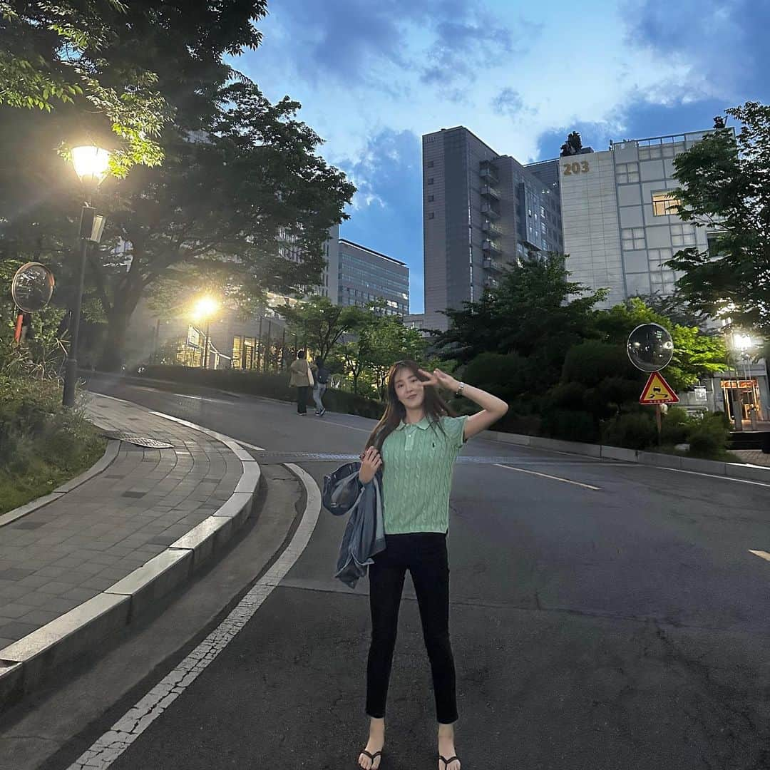 オ・ヨンギョン さんのインスタグラム写真 - (オ・ヨンギョン Instagram)「더 더워지기 전에 산책🧚🏻‍♂️」5月19日 21時44分 - seoin_han