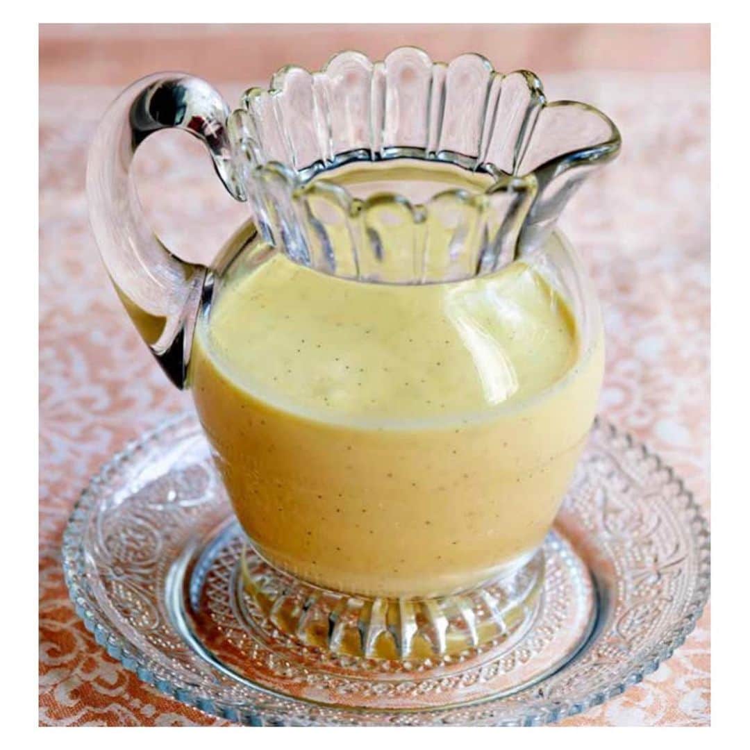 メアリー・マッカートニーさんのインスタグラム写真 - (メアリー・マッカートニーInstagram)「As requested here is my delicious plant based custard recipe. It goes perfectly with the poached pears! X Mary   Cooking time: 10 mins   Ingredients: 4 cups Cashew milk 1/2 cup sugar 2 tsp vanilla extract 1/8 tsp turmeric 1/3 cup Cornstarch, mixed with 2 tbsp cashew milk  Method: Add the milk, sugar, vanilla extract and turmeric to a large saucepan and slowly heat.   Once hot pour in the  cornflour  mixture  and stir continuously until thickened and the custard coats the back of the wooden spoon.. about 6 minutes.」5月19日 21時45分 - marymccartney