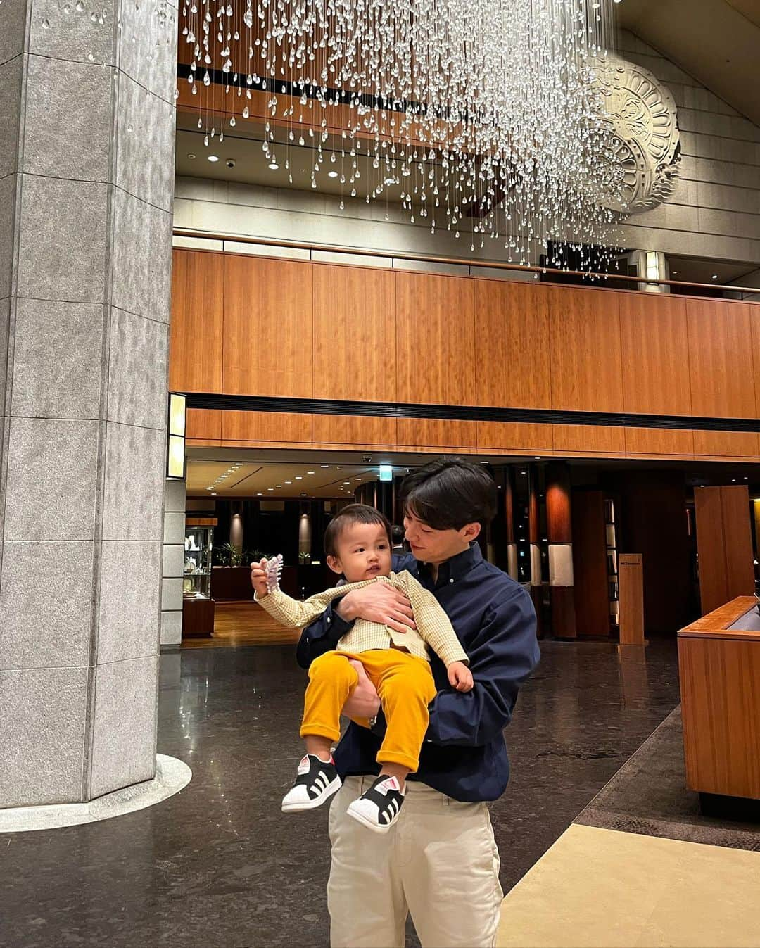 インソクさんのインスタグラム写真 - (インソクInstagram)「장인어른 생신파티👨‍👩‍👧‍👦 Father-in-law's birthday🎂 귀염둥이 조카👶🏻 . . . . . . . . #shillahotel #theparkview #fatherinlaw #birthdayparty #familytime #신라호텔 #더파크뷰 #가족모임 #생일파티」5月19日 21時46分 - soku_sokus