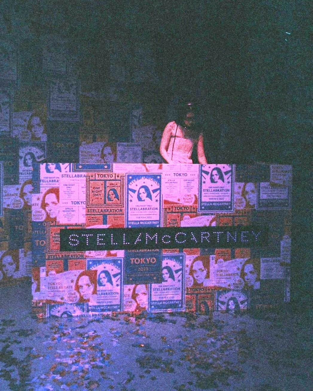 LISACHRISのインスタグラム：「ME Dj 4 STELLA　@stellamccartney  🎀🪑🗾」