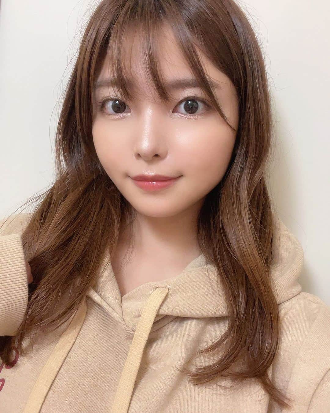 西谷麻糸呂のインスタグラム：「色々イベント控えているので 髪の毛カットして頂きました❤️‍🔥  長さはあんまり変えずに毛先を切りっぱなしに✂︎  @gunhee_tokyo  いつもありがとうございます〜！♥」