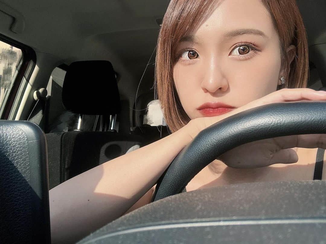 山田菜々美さんのインスタグラム写真 - (山田菜々美Instagram)「. どっちかって言うと 運転したい派です🛞 .」5月19日 22時00分 - team8yamada0209