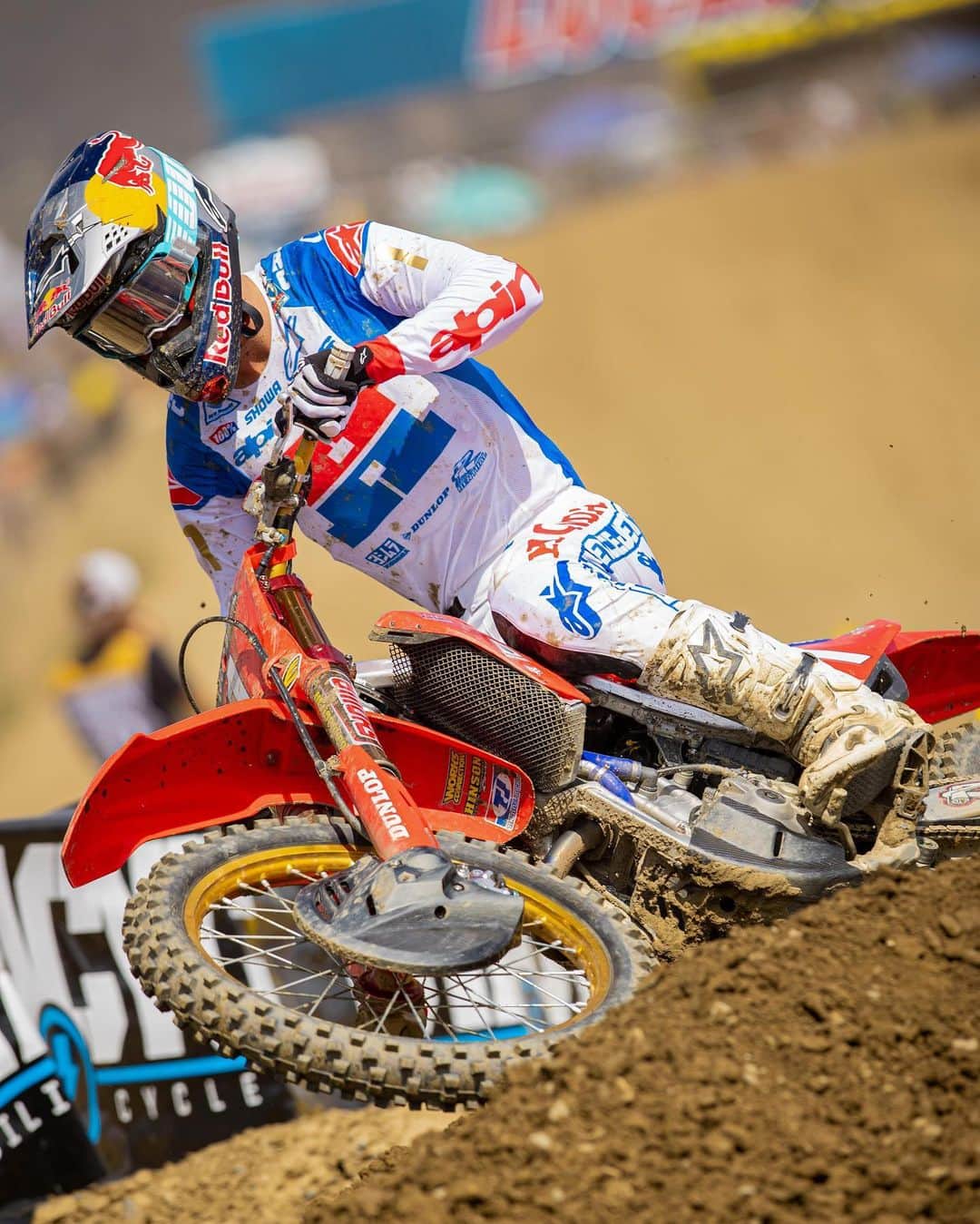 Racer X Onlineのインスタグラム：「A look back at the @promotocross season opener last year through the lens of @align.with.us 📷🔥 #ProMotocross」