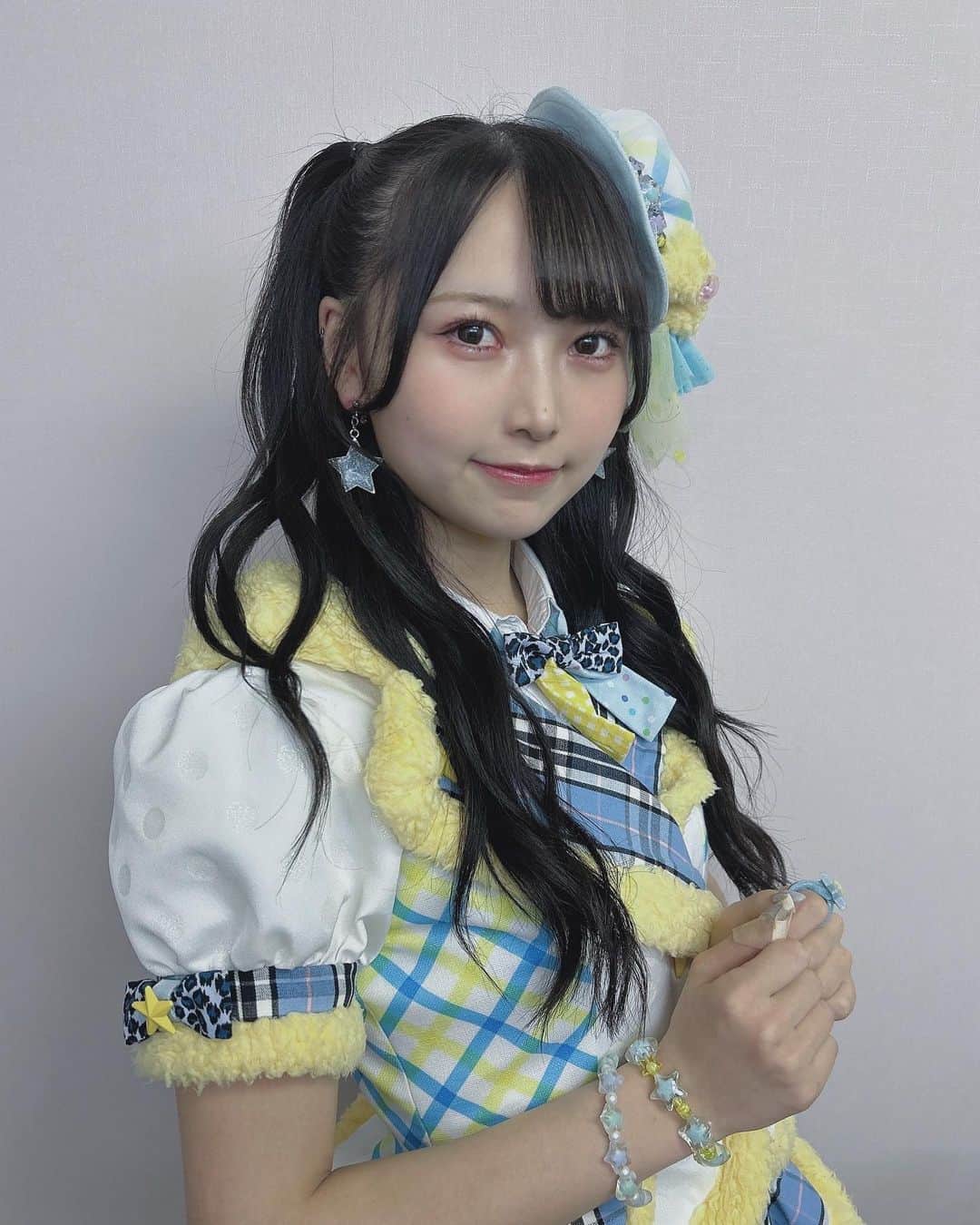 前田令子のインスタグラム：「👑🩵  #NMB48#アイドル#劇場公演#ユニット#逆転王子様#ハーフツイン#水色」