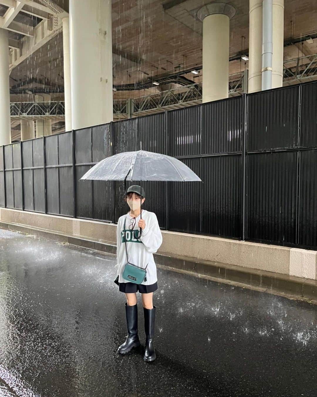 宮﨑香蓮さんのインスタグラム写真 - (宮﨑香蓮Instagram)「☂️☔️ ここだけすごい雨降ってた」5月19日 22時20分 - karen_miyazaki_official