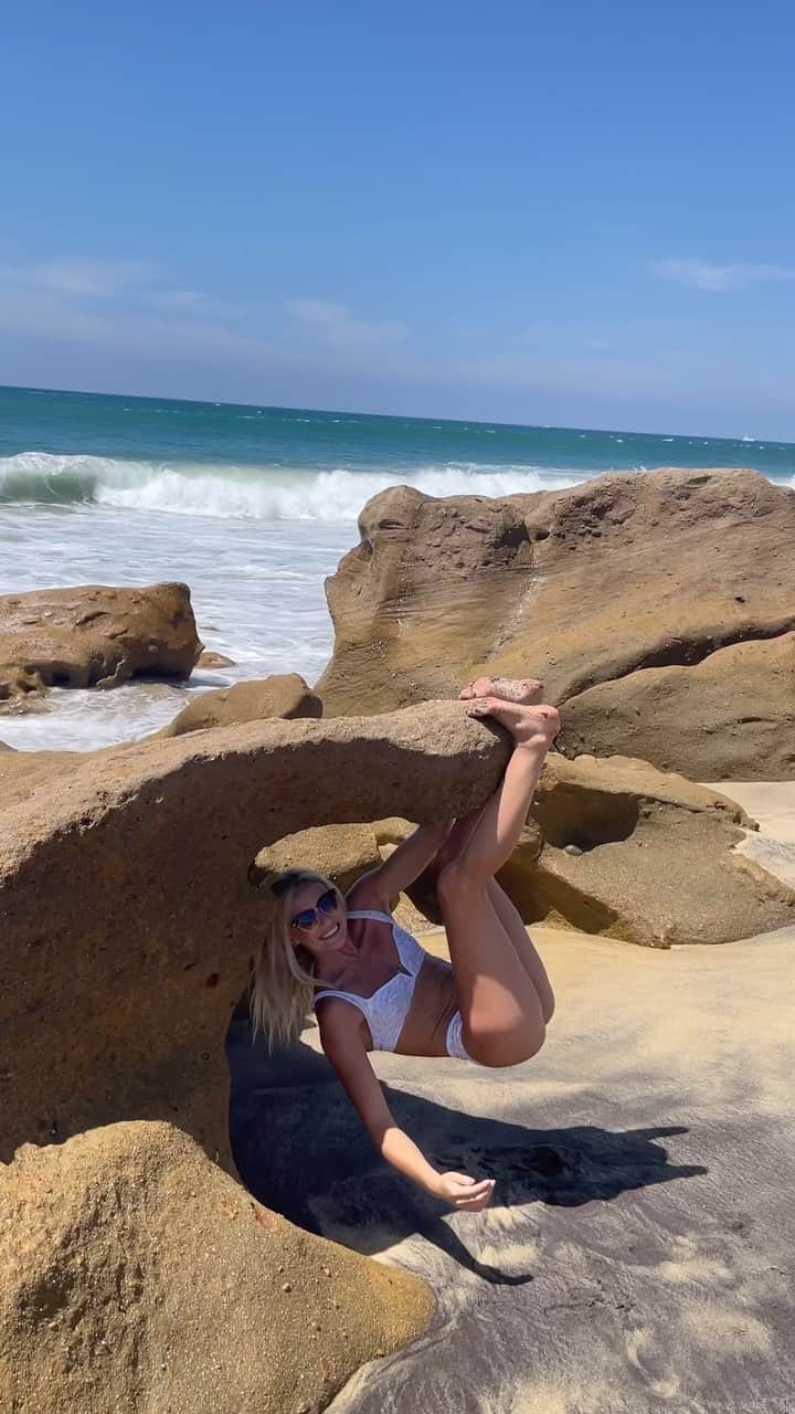シエラ・ブレア・コイルのインスタグラム：「Party trick of the trip 😂 Clearly I need to be back climbing ASAP 🔥」