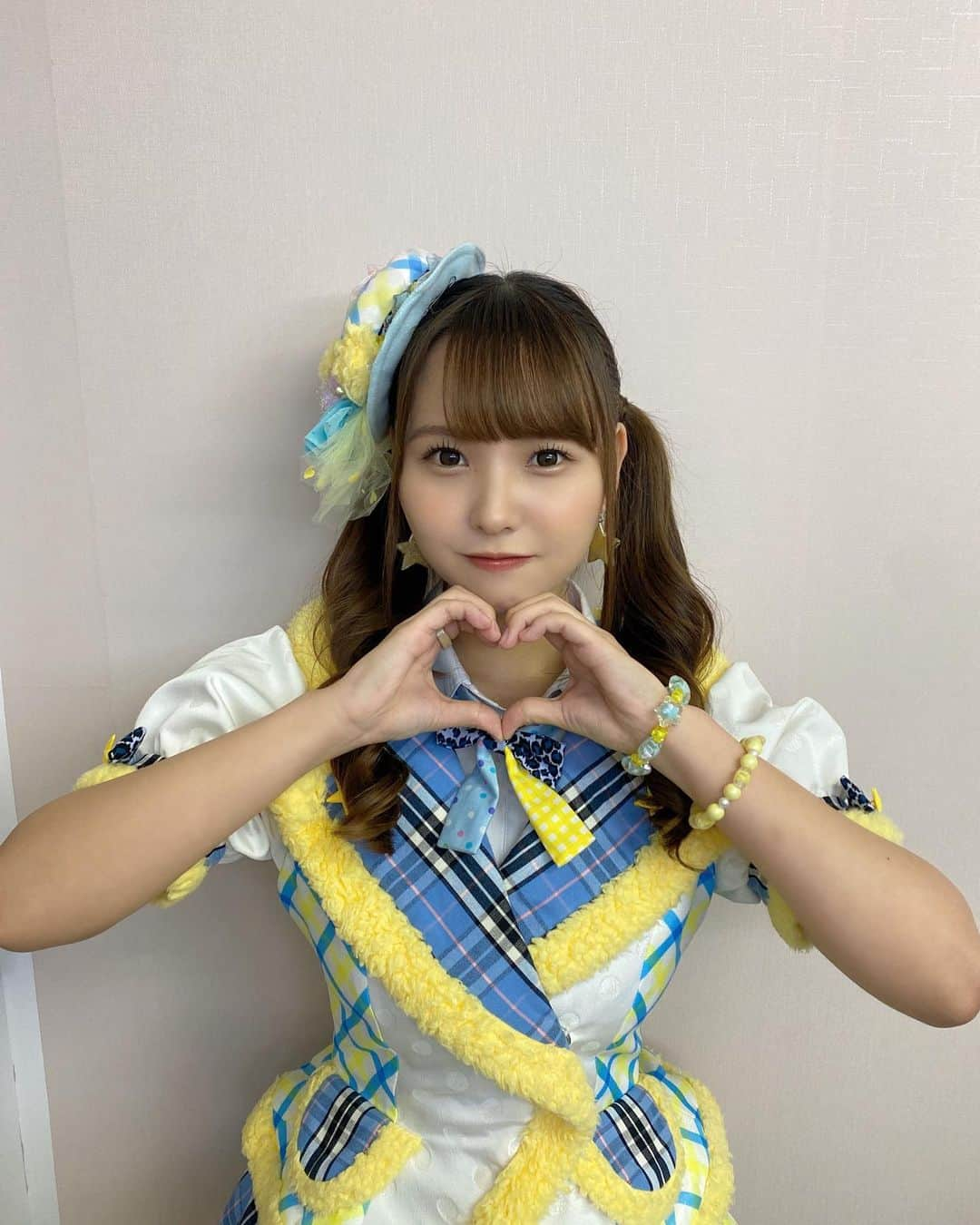 本郷柚巴のインスタグラム：「私の王子様になってください💛💙  #逆転王子様」