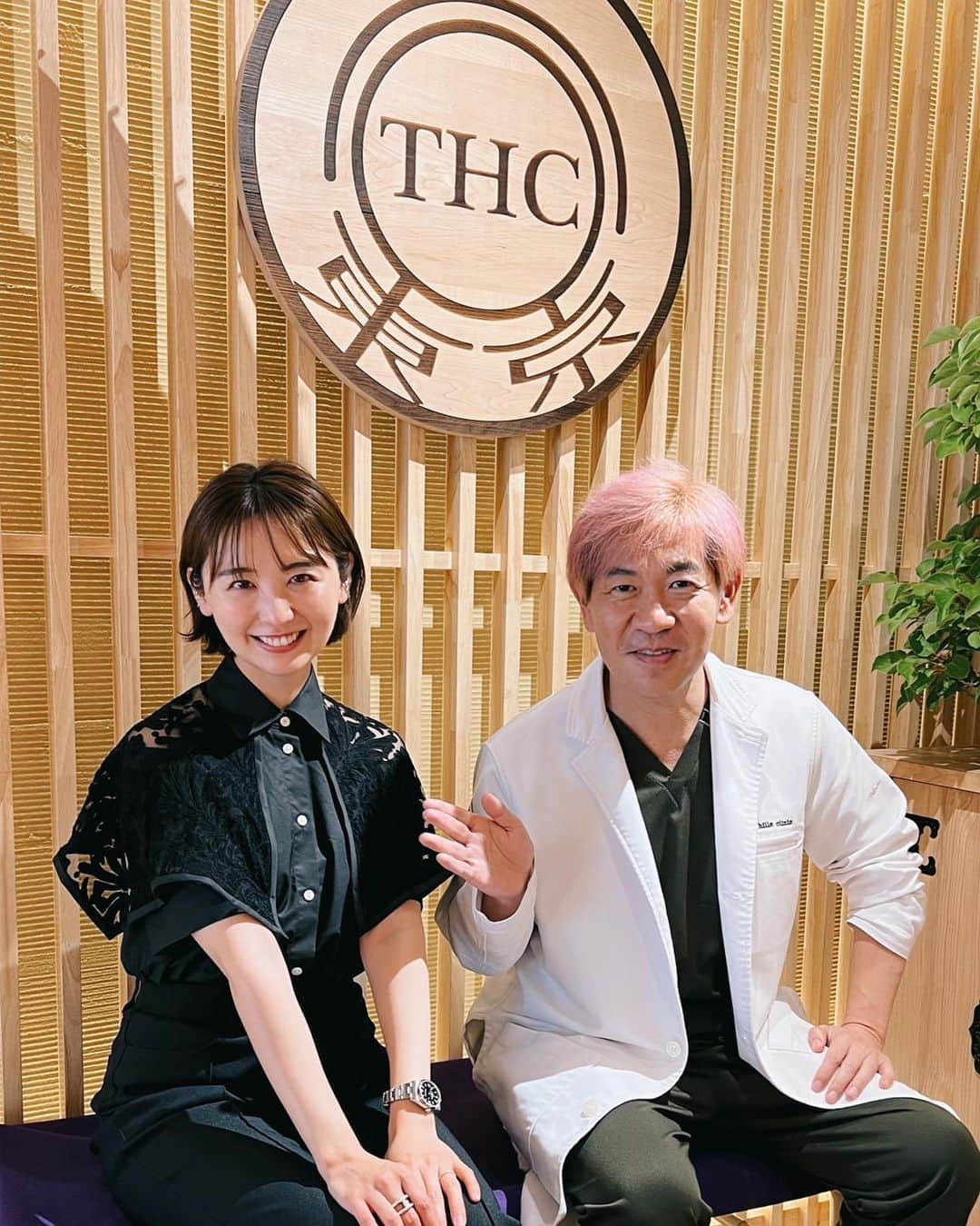 おのののかのインスタグラム：「🩵 みんな優しいコメント嬉しすぎ😭🙏✨  ハイトーンカラーにするなら 肌も美白ツルツルにしたくて 私のビューティー先生 @hayashiminaho おすすめの @tokyo_hills_clinic さんに行ってきました🩵  最近自宅での美容時間がなさすぎて ほんっとお肌がダメダメだったのですが ピーリング✖️美肌トリートメントで かなり改善されました🥲✨  はじめてクリニック入ったときは 異空間だし先生の髪ピンクだしドキドキしたけど笑  実際にカウンセリングで話すと 物腰柔らかですんごく丁寧に説明してくれて、 良い意味でギャップがすごかった😂🩵  先生のインスタ @thc.drsr  おもしろいから是非みてほしい😂🩵  みんなカウンセリングだけでも いってほしいクリニックです😂🩵🩵 私は母を連れて行くと決めました🙋‍♀️笑」