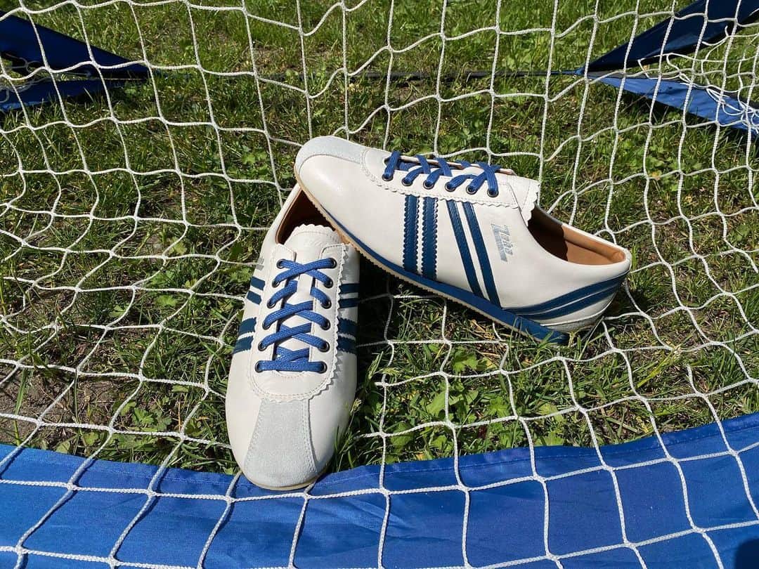ツェハさんのインスタグラム写真 - (ツェハInstagram)「NEW NEW NEW The Olympia In Weiß Blau NOW Online  #zeha #retro #retrostyle #retrosneakers #olympia #zehaberlin #berlin #sneakers #shoes #schuhe #zehaberlin #chaussures #footwear #kleo #olympics #vintage #heritage #heritagestyle #olimpiadi #olimpiadas #olimpia #olypicchampion #olympicsgames #ddr #olypiasieger」5月19日 22時42分 - zehaberlin