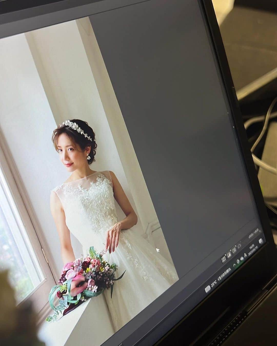 竹本実加さんのインスタグラム写真 - (竹本実加Instagram)「本日はいつもお世話になってる @lovetiara.bridal 様の広告撮影でした👑 ⁡ 可愛いに囲まれた撮影で 毎回幸福度高い現場です🥹🫶🏻🫶🏻🫶🏻 ⁡ そして毎回、 可愛いを更新してくる新作商品たち！🥹 ラインナップはティアラ以外にもたくさんありますよ🙆🏻‍♀️ ⁡ 今回私が可愛いと思ったものを 一部ご紹介🥳💎 ⁡ ⁡ ⁡ みずほさんの表情作りが本当にお上手で、 スタッフ全員癒されてました🥰🥰🥰 ⁡ ⁡ ⁡ 𓂃𓈒𓂂𓏸 ⁡ 𝑺𝒑𝒆𝒄𝒊𝒂𝒍 𝒕𝒉𝒂𝒏𝒌𝒔！ ⁡ 𝑚𝑜𝑑𝑒𝑙 @chanmi_324 ⁡ いつもありがとうございます💕 @lovetiara.bridal ⁡ ⁡ #ふわふわシニヨン #タイトシニヨン #ダウンスタイル #ティアラ #カチューシャ #パールアレンジ #ブライダルアクセサリー ⁡ ⁡ ⁡ ┈┈┈┈┈┈┈┈┈┈┈ 𝕊𝕔𝕙𝕖𝕕𝕦𝕝𝕖 🗓 ┈┈┈┈┈┈┈┈┈┈┈ ⁡ 週末空き状況 ※5.19更新 ⁡ ⚫︎予約は一年前の1日より受付けております。 ⚫︎土日祝のロケーションフォト希望は 3ヶ月前より予約可能です📸 ⁡ ⁡ ⁡ 【2023】 6月…🈵 7月…15(土)のみ 8月…6(日), 11(祝金), 13(日) 9月…10(日), 17(日), 23(土) 10月…7(土), 22(日) 11月…26(日)空きが出ました 12月…17(日)のみ ⁡ ⁡ ⁡ ┈┈┈┈┈┈┈┈┈┈┈ ℂ𝕠𝕟𝕥𝕒𝕔𝕥 💫 ┈┈┈┈┈┈┈┈┈┈┈ ⁡ ▶︎京都和装ロケーションフォト @mydresser.kyoto にて👘⛩ ⁡ ▶︎お問い合わせは @mydresser.bridal の プロフィールリンクより💁🏻‍♀️ ⁡ ⁡ #挙式ヘアメイク #お色直し #ブライダルヘアメイク #ヘアメイクリハーサル #外注ヘアメイク #持ち込み美容 #持ち込みヘアメイク #挙式ヘアメイク #披露宴ヘアメイク #ロケーションフォト #前撮り #後撮り #前撮りヘアメイク #東京駅前撮り #丸の内前撮り #京都前撮り #和装ロケーションフォト #和装ヘアメイク #関西ヘアメイク #艶肌メイク #結婚準備」5月19日 22時45分 - mika.mydresser