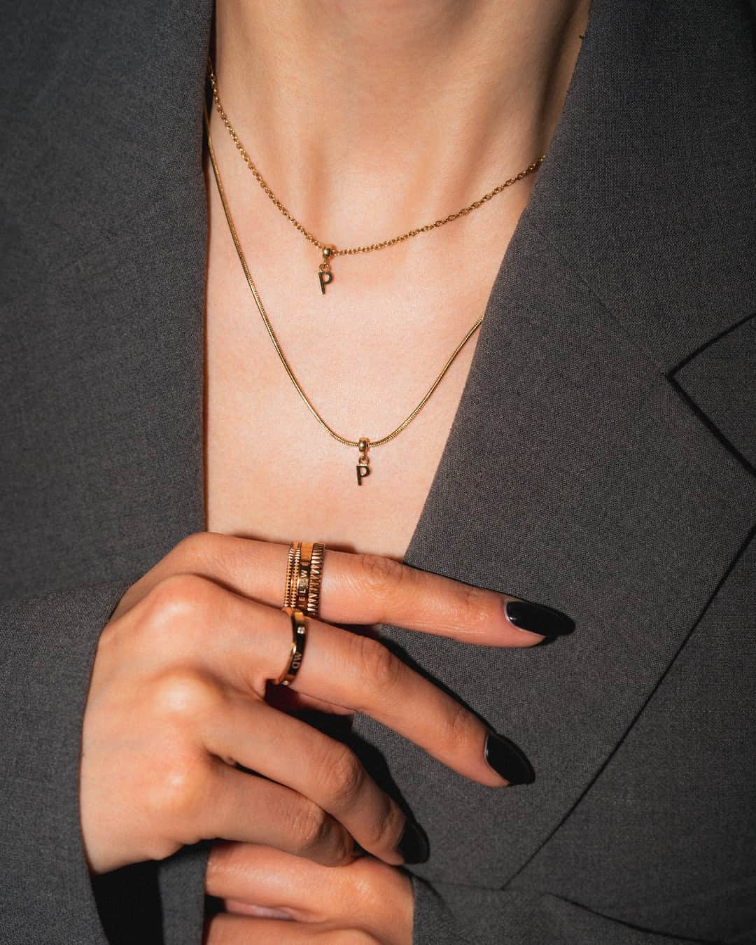 ダニエルウェリントンさんのインスタグラム写真 - (ダニエルウェリントンInstagram)「Let's get personal. Tag someone that should wear your initial. Discover our new Charms collection on danielwellington.com​​​​​​​​​ #DWcharms #charm #charms #giftidea #initials」5月19日 22時45分 - danielwellington