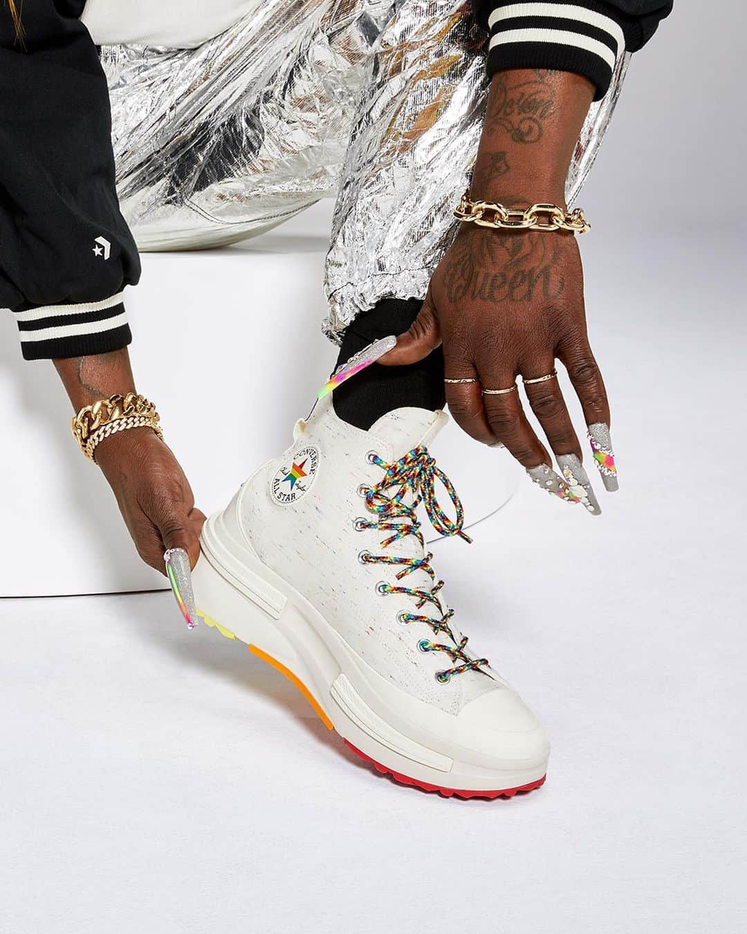 converseさんのインスタグラム写真 - (converseInstagram)「The 👑 Queen Diva 👑 @bigfreedia is always her authentic self, and a loud and proud advocate for racial and gender equality and LGBTQIA+ rights. “I push the boundaries in every direction that I can.” #CreateNext  Learn more about the Converse Pride collection on Converse.com. #ConversePride」5月19日 22時59分 - converse