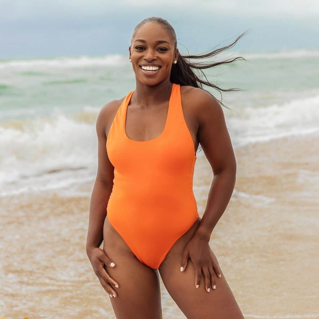 スローン・スティーブンスのインスタグラム：「SLOANE STEPHENS x KITTY AND VIBE IS HERE ✨ My goal was to bring you a collection filled with a little something for everyone to love. You’ll find bikinis and one pieces with cover ups to match, in bold and beautiful colors as well as classic staples. Working with @kitty_and_vibe as a Creative Designer and Investor has been SO fun. I’m so proud of the collection we’ve built together and can’t wait for you to wear it! Drop 1, “Daybreak” is available to shop now! Stay tuned for Drop 2 coming in early June.」