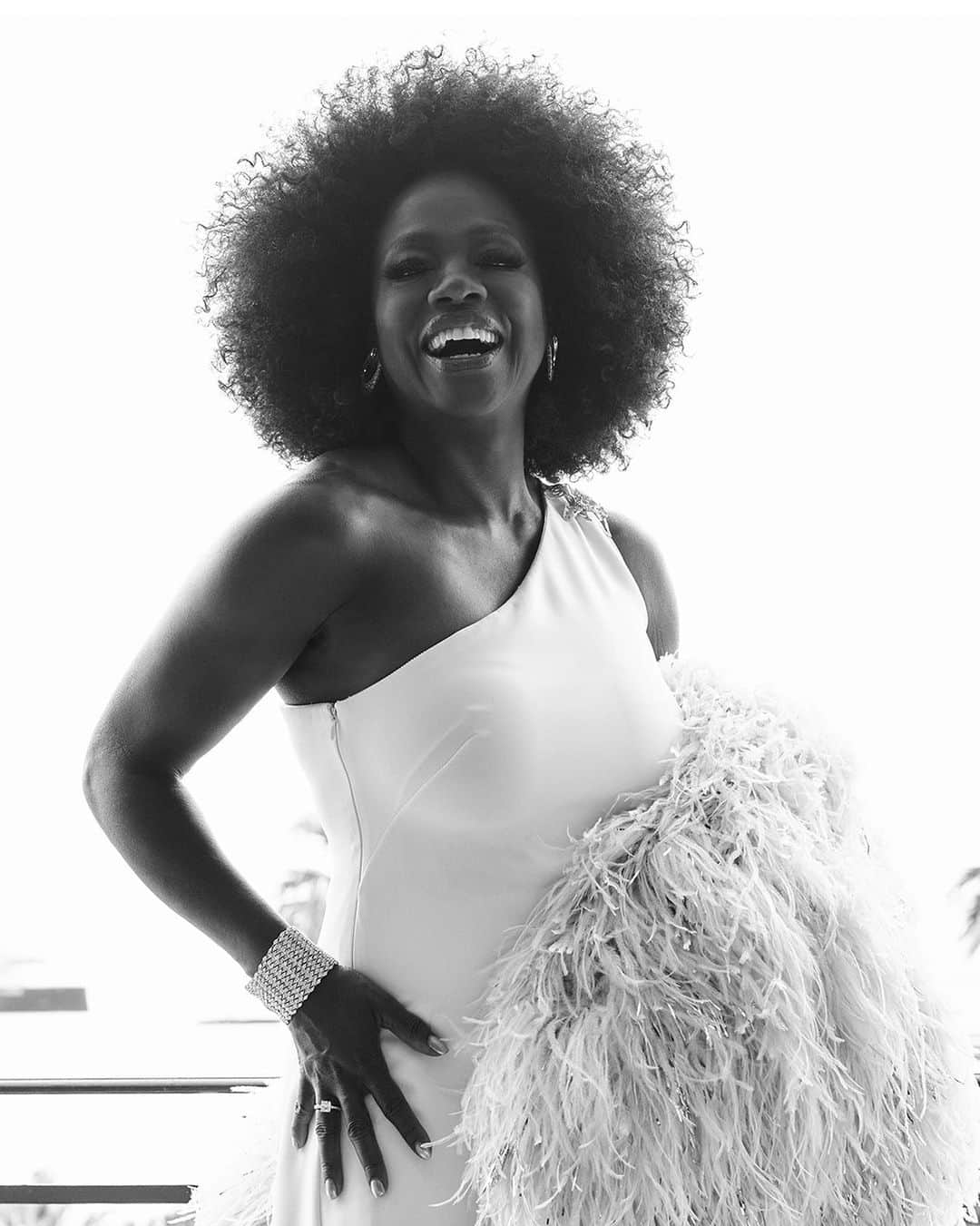 ショパールさんのインスタグラム写真 - (ショパールInstagram)「An irresistible smile worth a thousand words.  @violadavis through the lens of Greg Williams is a joy to behold. Safe to say, the magic of the French Riviera and #CannesFilmFestival is no fluke. #Chopard #StarsInChopard #ChopardLovesCinema #ChopardDiamonds #HighJewellery #ViolaDavis」5月19日 23時00分 - chopard