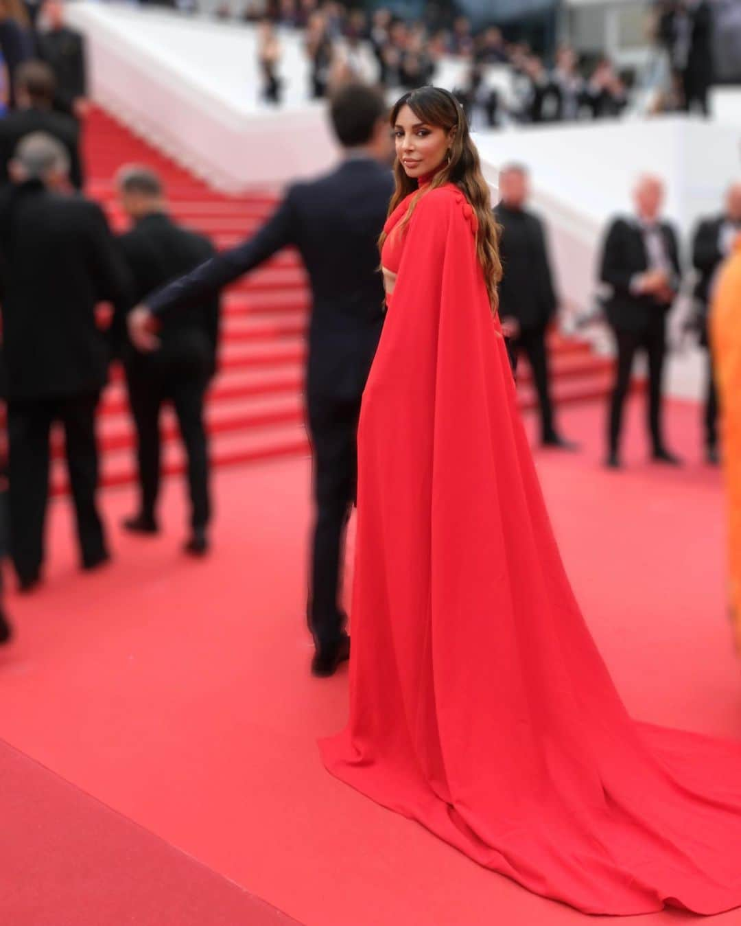 sananasさんのインスタグラム写真 - (sananasInstagram)「Cannes Day 2 | Passion pour cette tenue @StephaneRolland_Paris❤️‍🔥pour ma 1ère montée des marches 2023 avec @lorealparis (d’ailleurs on en parle de cette mise en beauté ?) Et sinon moi sur toutes les photos 😑mais au fond j’ai envie de poser comme sur la dernière à chaque fois 😆  Tenue @stephanerolland_paris Bijoux @apmmonaco  Stylist @thibaud.romain  Make up by @ismaelblancomakeup & @lorealparis  Hair by @clotildehairstylist & @ghdfrance   #Cannes #CannesFestival #Cannes2023」5月19日 23時01分 - sananas2106