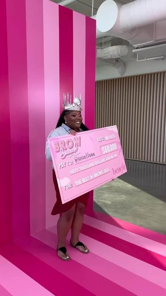 Benefit Cosmeticsのインスタグラム：「Brow down, beaches! Your 2023 Brow Search winner has been crowned! 👑💖   #benefitbrowsearch 📹 @graciefarquhar」