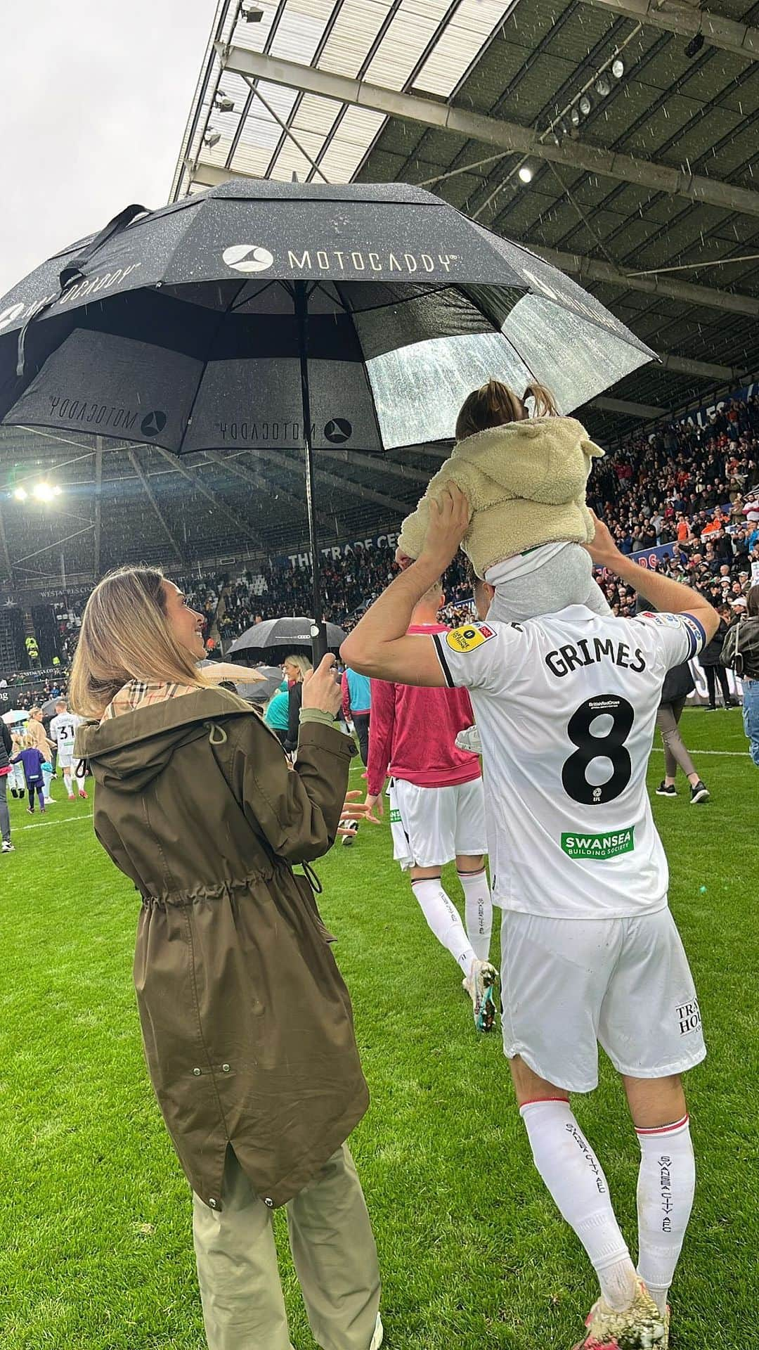 のインスタグラム：「And just like that, another season completed 🫶🏼 22/23 double double & completing 250 appearances for @swansofficial 🙌🏻 making memories on & off the pitch 🤍」