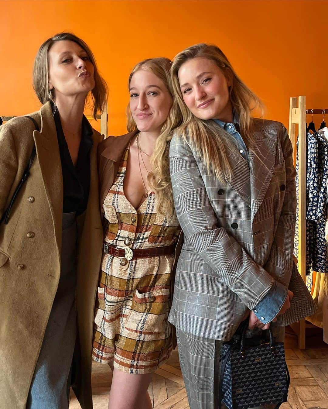 アマンダ・ミシェルカさんのインスタグラム写真 - (アマンダ・ミシェルカInstagram)「Reminiscing about our last visit to Paris and the beautiful time we had at the @sezane viewing. So sad to have missed the Brentwood store opening yesterday while out of town! So proud of the team behind this beautiful line. 👏🏻👏🏻👏🏻 #fbf」5月20日 5時01分 - iamaj