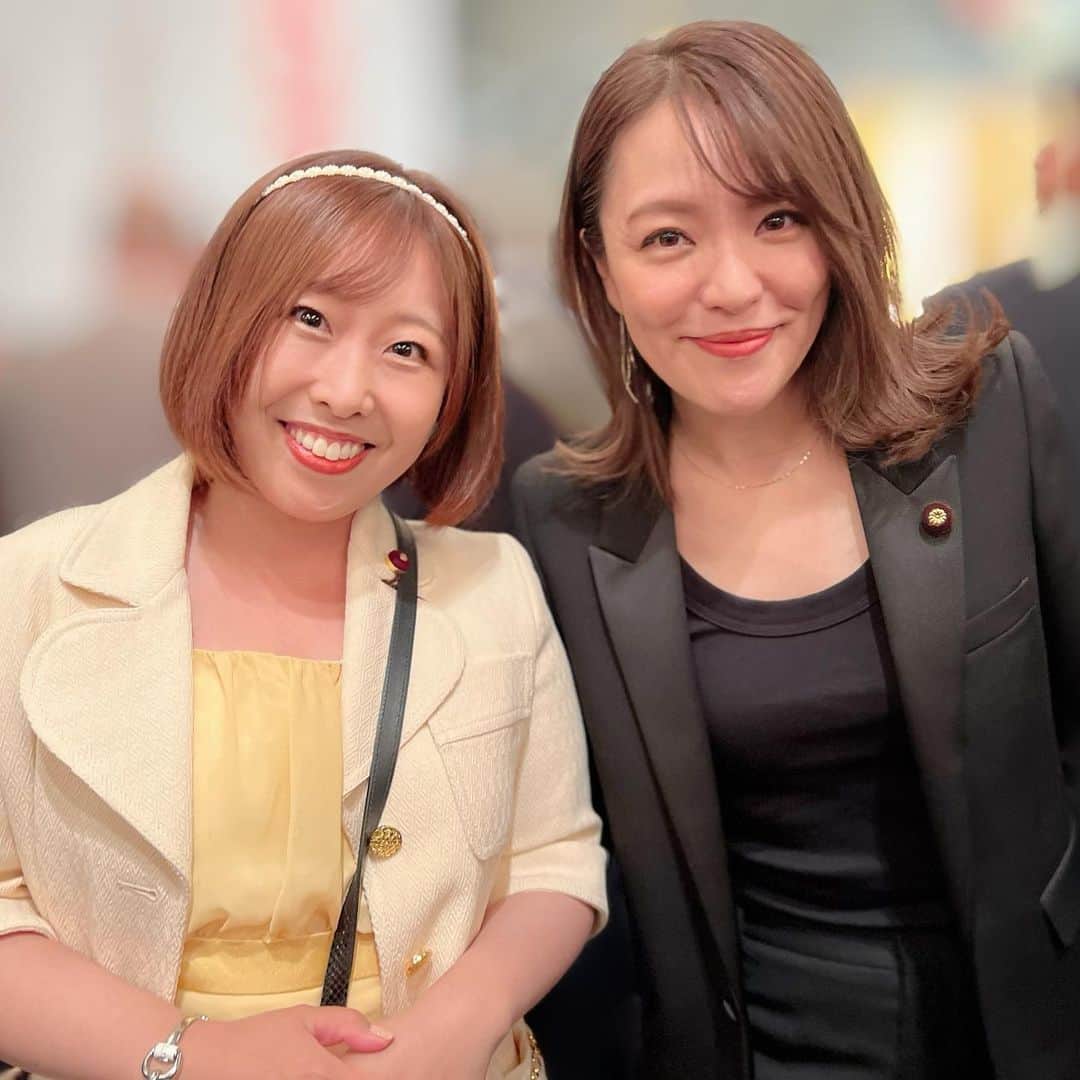 夏目亜季さんのインスタグラム写真 - (夏目亜季Instagram)「#今井絵理子 参議院議員と📷  今期から荒川区最大会派である自民党・次世代あらかわ　になったのでご挨拶させていただきました。とても気さくに話してくださった。 初めてお会いしましたが実物の方が何百倍も素敵な人でした。 笑顔と優しさ溢れる話し方に私も一瞬でファンになりました。 前回も選挙で荒川区に来られていたのでこれからの4年間も荒川区でお会いするのかな。 2期目早々、素敵な先輩方にお会い出来てうれしかった！ 政策実現に向けてたくさん色んな人と出会い、仲間を作り、勉強も惜しまない。 楽しい！  #荒川区　#荒川区議会議員　#次世代あらかわ　#あら坊　　　　　  #町屋　#南千住　#西日暮里　#日暮里　#熊の前　#東尾久　#西尾久　#荒川　#東日暮里　#夏目亜季　 #政治家　#全身性エリテマトーデス #sle #がんサバイバー　#子宮頸がん　#HPVワクチン　#ヘルプマーク　#子宮頸がん検診　#京都府　#舞鶴 #海の京都　#アイドル　 #日暮里繊維街　#女性政治家　#japanesegirl」5月19日 23時37分 - ochame_akichin