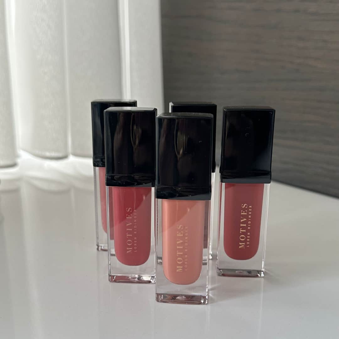 Motives Cosmeticsのインスタグラム：「Our Liquid Lipstick is a game-changer with its long-lasting, hydrating formula that sets to a velvety soft matte finish available in 12 stunning shades.」