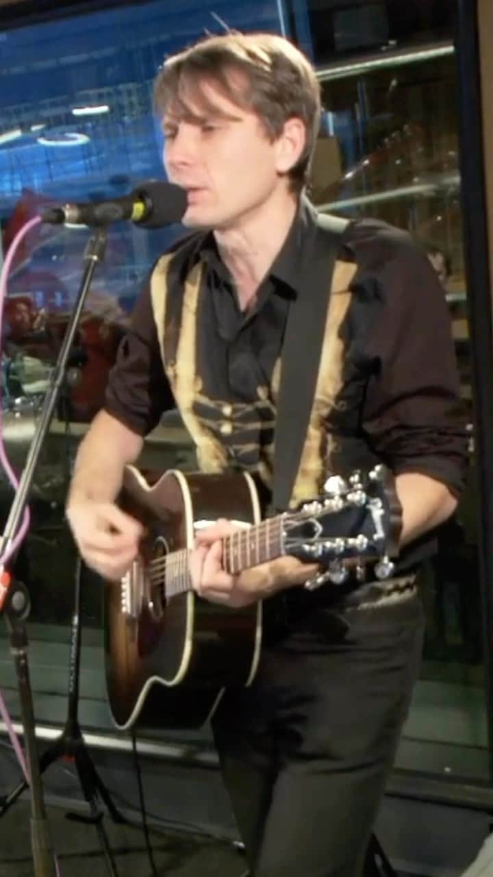 フランツ・フェルディナンドのインスタグラム：「An acoustic version of Love Illumination live for @triple_j’s Like A Version back in 2013.」