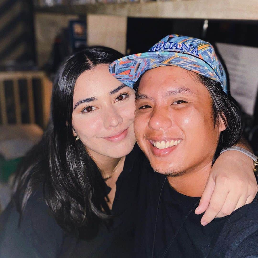 ローレン・ヤングのインスタグラム：「Rare night out with @jumpingchicken 💖」