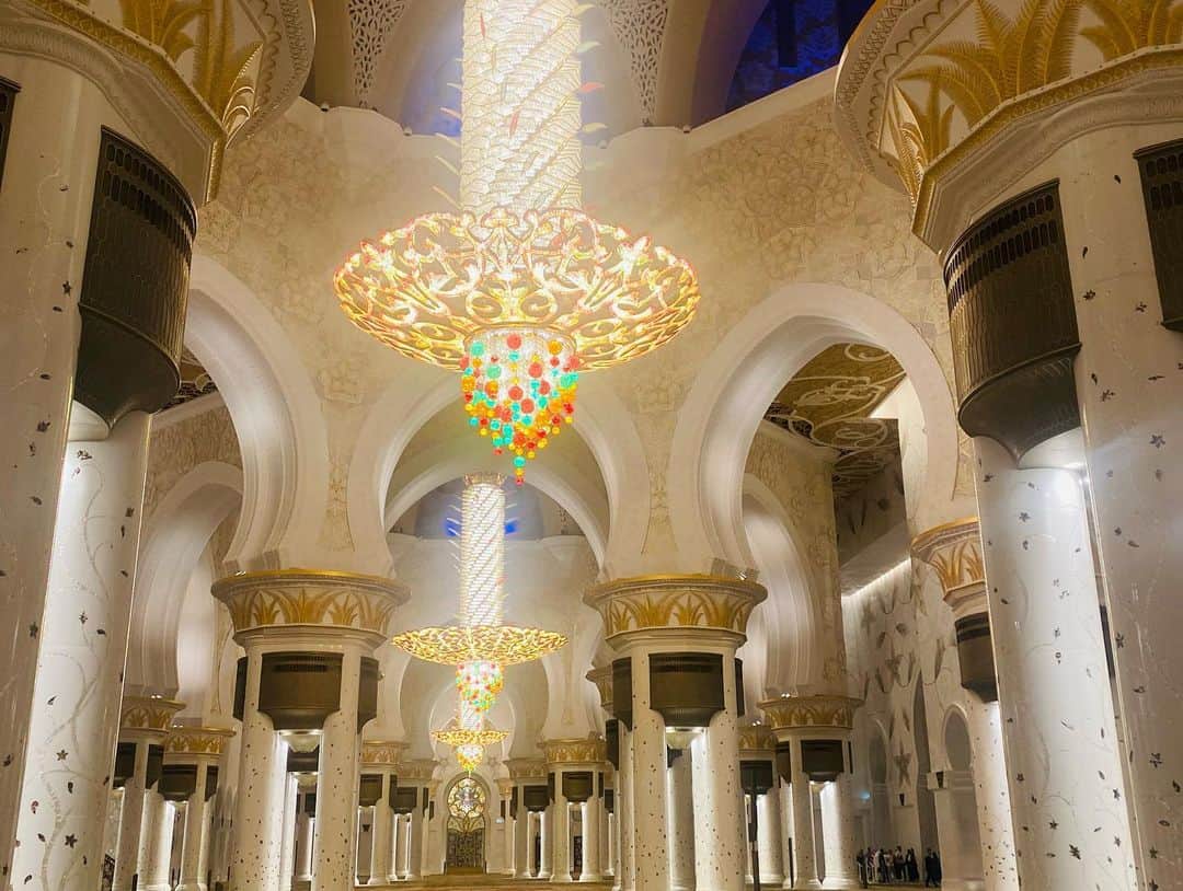 ユナ・デュフネさんのインスタグラム写真 - (ユナ・デュフネInstagram)「📍Grande Mosquée, Sheikh Zayed, Abu Dhabi 🇦🇪 . . . #mosqueeabudhabi #sheikzayedgrandmosque #AbuDhabi #millesetunenuits #Blue #Night #Lights」5月19日 23時48分 - youna_d