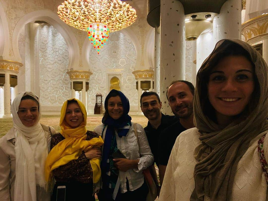 ユナ・デュフネさんのインスタグラム写真 - (ユナ・デュフネInstagram)「📍Grande Mosquée, Sheikh Zayed, Abu Dhabi 🇦🇪 . . . #mosqueeabudhabi #sheikzayedgrandmosque #AbuDhabi #millesetunenuits #Blue #Night #Lights」5月19日 23時48分 - youna_d