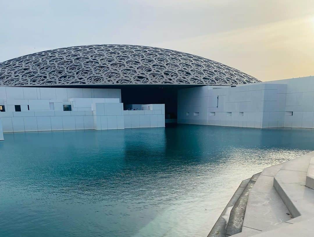 ユナ・デュフネさんのインスタグラム写真 - (ユナ・デュフネInstagram)「📍Louvre, Abu Dhabi 🇦🇪 . . . #Louvre #Chirac #AbuDhabi #sunlight #Architecture #Sea #Culture」5月19日 23時51分 - youna_d