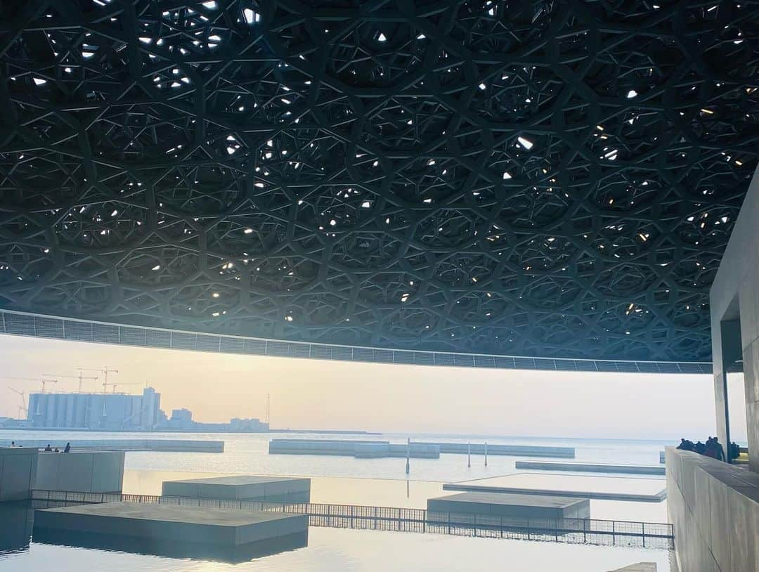 ユナ・デュフネさんのインスタグラム写真 - (ユナ・デュフネInstagram)「📍Louvre, Abu Dhabi 🇦🇪 . . . #Louvre #Chirac #AbuDhabi #sunlight #Architecture #Sea #Culture」5月19日 23時51分 - youna_d