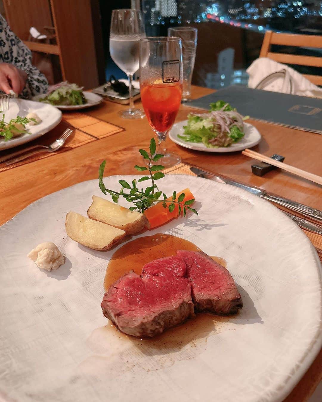 太田理恵のインスタグラム：「いつかのローストビーフ🥩💕」