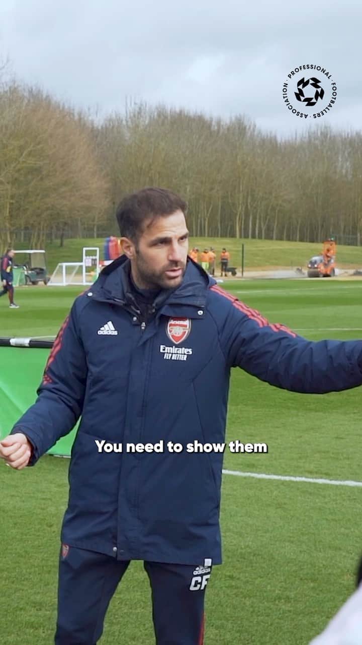 セスク・ファブレガスのインスタグラム：「PFA UEFA A coaching with @cescf4bregas at @arsenal. 🙌  An insight into players undertaking their coaching qualifications with help from the PFA 🤝  Full link to YouTube on story 📲」