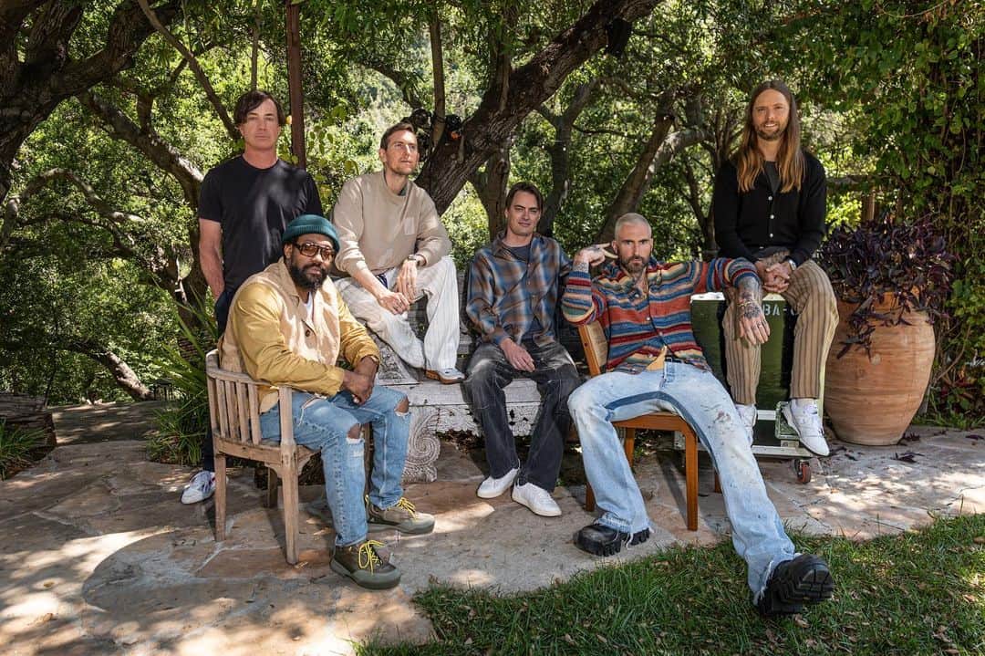 Maroon 5のインスタグラム：「We are excited to announce that our new song “Middle Ground” is out now everywhere. We hope you enjoy it! 🦋 📷: @candytman」