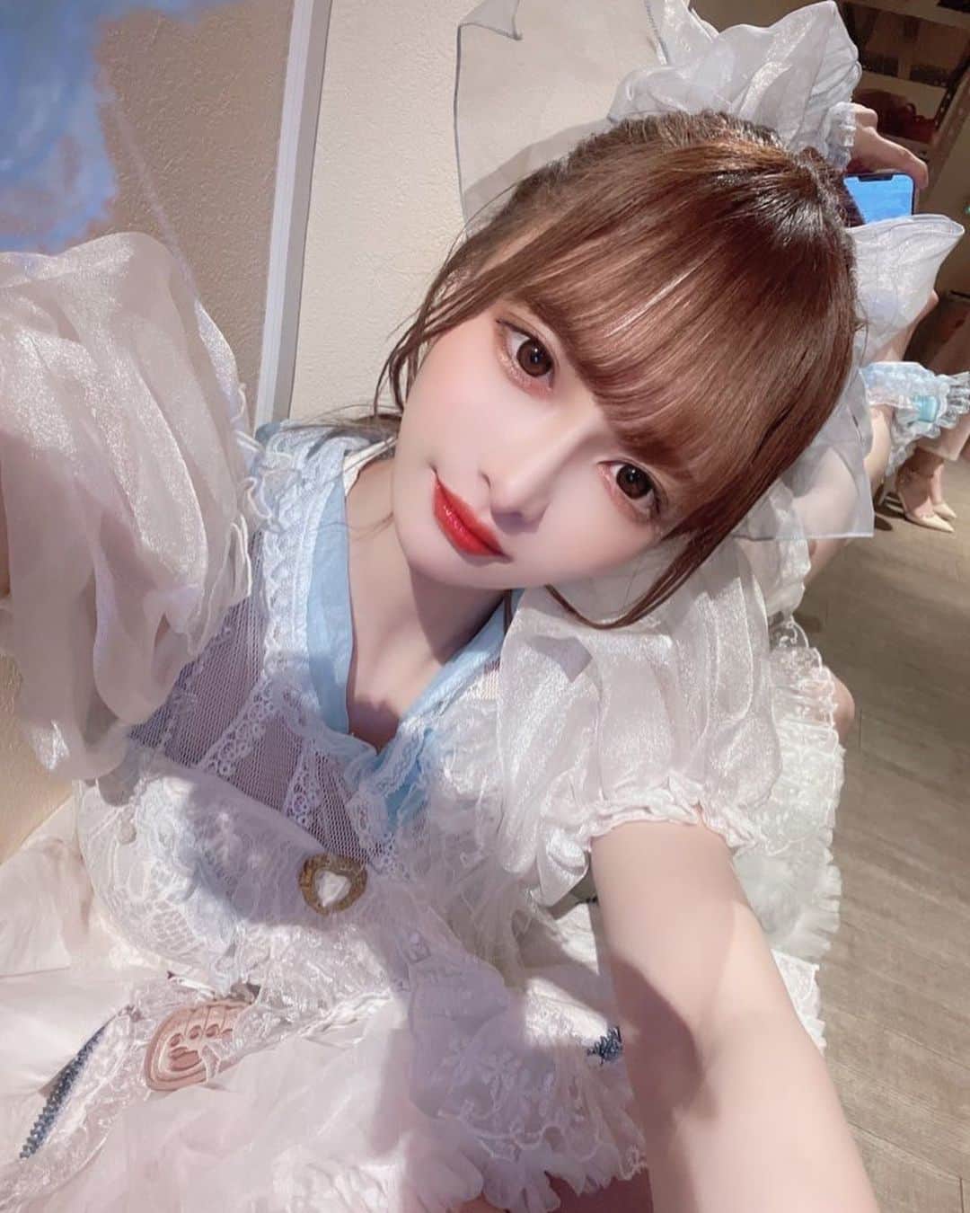 のインスタグラム：「明日5/20はアイドロップ見納め！ぜひきて！ね」