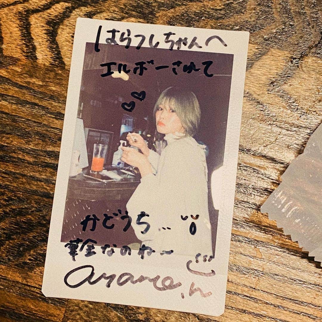 原あやののインスタグラム：「#20230519 新宿SACT!ありがとうございました！  ライブ前に通り魔叔母様エルボーされてジワジワ腹立ったけど、汗かくくらい歌えたし、缶詰の牡蠣は美味しいし、全然良い華金になりました！  聴いくれてありがとう🦪おやすみ〜〜  #不幸は願わないけど傘を買う度に盗まれますように #服を下ろしたての日に限って大雨でありますように  #シンガーソングライター#アコギ#ギター#musican#singersongwriter#音楽#邦ロック女子#anime#アニメ好き#ビール#ビール女子#フィルム#film#ウルフカット#ショートカット#燕女子#高身長女子#japanesegirl#instagood .」