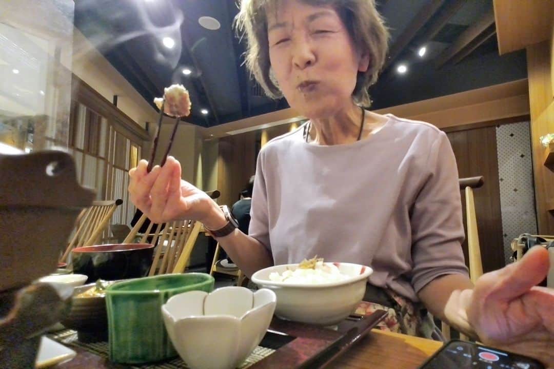 Cooking with Dogのインスタグラム：「Chef enjoys the Hiroshima Feast Set at Ochi Kochi, the Hiroshima Brand Shop TAU in Ginza! 👩‍🍳😋 銀座のひろしまブランドショップTAUの遠音近音（をちこち）で広島三昧御膳いただきました! 🍱 #hiroshima #広島」