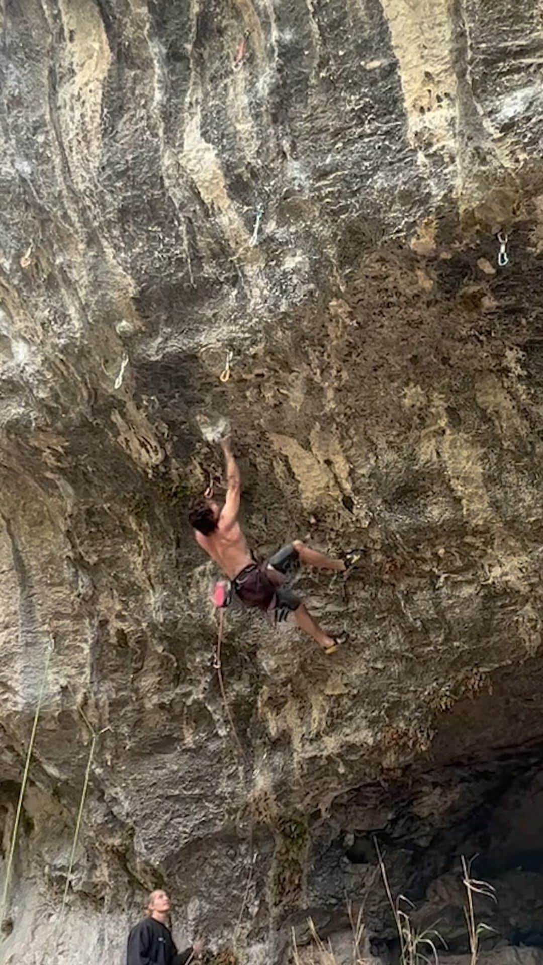 ジョー・キンダーのインスタグラム：「Cruising around Europe with by bro @cam_horst for 5 weeks was amazing. This was a completely impromptu trip and maybe that’s what made it so fun?  We had trained hard for a springtime goal and like most other cliffs in the western USA it was wet.  Plan B became a power move of sessioning 9a, 9a+ and even 9b routes at Rodellar, ES and then Gorge Du Loup, FR (routes above my normal “go-to levels” while traveling).   However last day last try I was happy to take one for the road. Asai XXL, 8c+.   I’m grateful as fu*k for the life I’m living.」