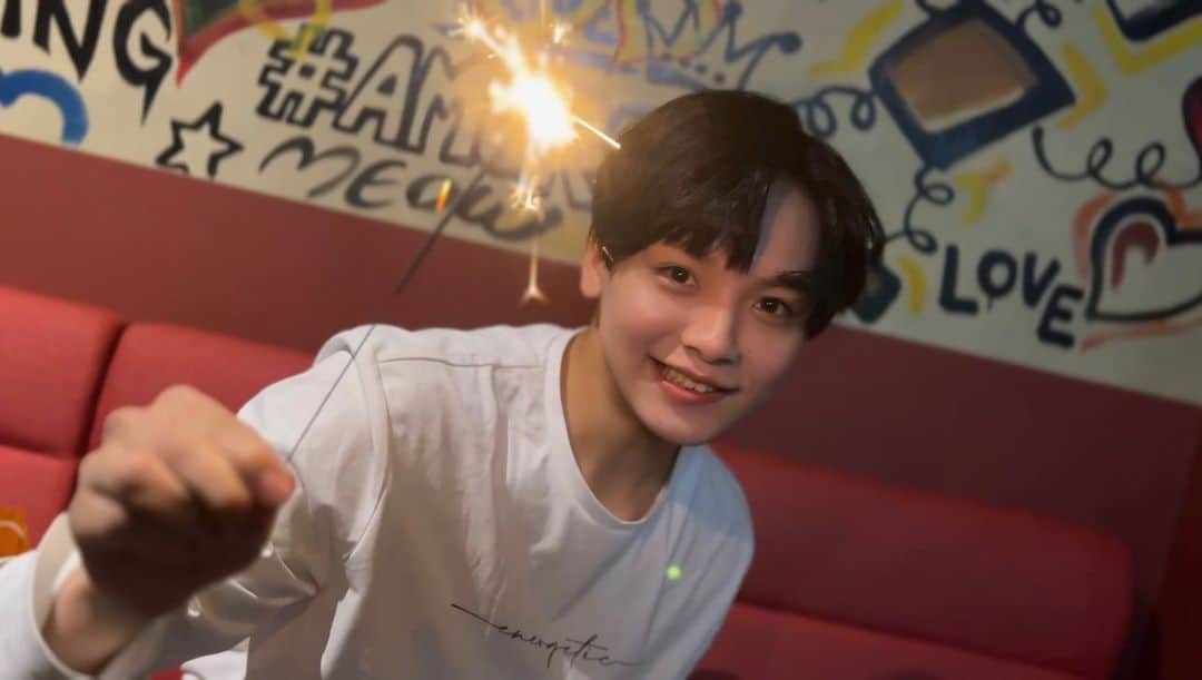 のインスタグラム：「-happy birthday to me-  I wonder how much I've grown over the past year.I'm sure it's the eyes around you to know that.I want to grow every day because it is a job that is evaluated by someone.Even if I have many dreams and big dreams, I'm going to look at reality and run through my world view again!Thank you so much to everyone who supports me!」