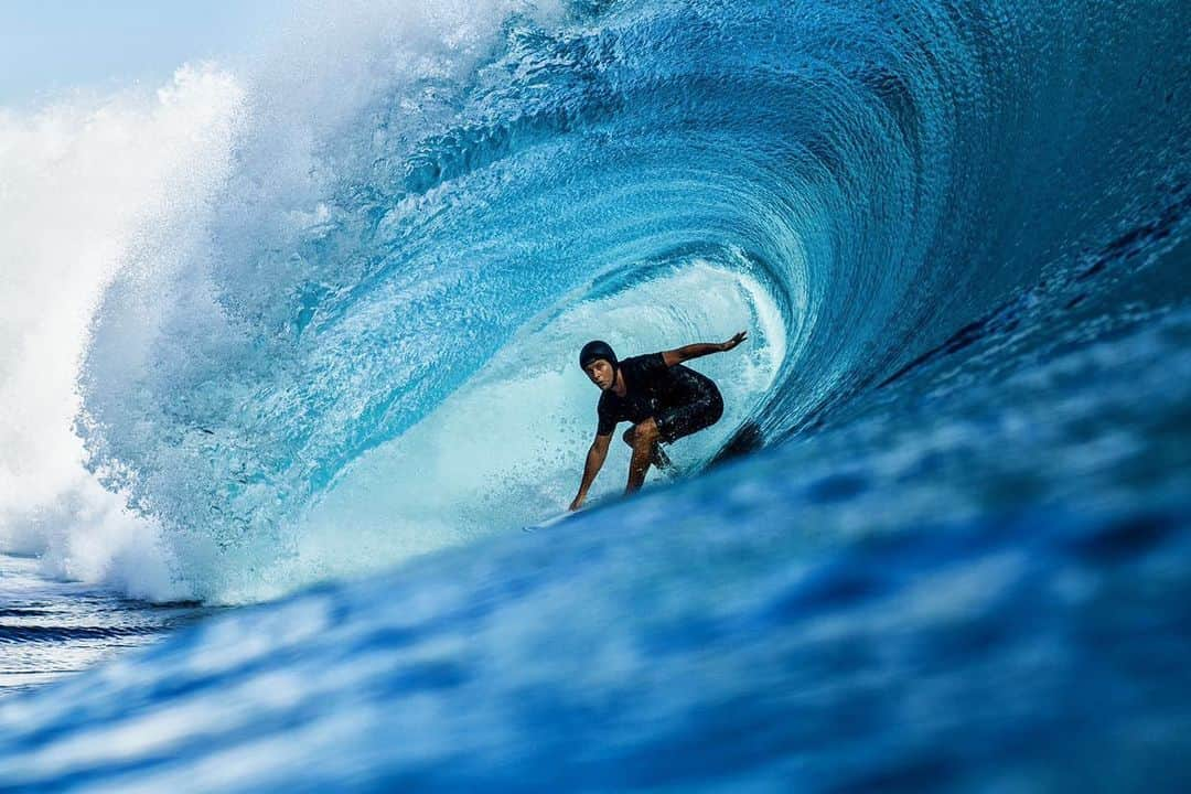 ジェレミー・フローレスのインスタグラム：「I even forgot the feeling of being inside a perfect barrel. What a trip. I felt like crying. So so stoked 🙌🏼. . Merci bro pour le shot @manoadvr 📸 #Teahupoo」