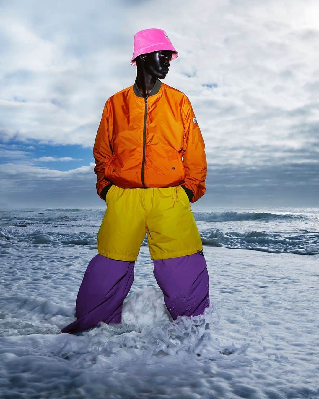 モンクレールのインスタグラム：「Foam party. Turn up the heat in technical layers and summer-tuned hues.   #MonclerCollection Summer 2023, available now on moncler.com.   Photography: @thierrylegouesofficial  Styling: @imruh」