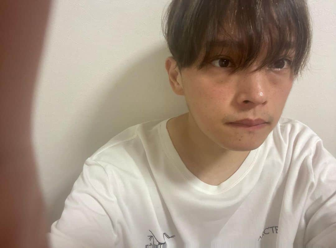 小谷昌太郎のインスタグラム：「新しい髪型です！ インカメラ広く出来るの初めてきいた！ ドアップ生活卒業！！！ #だいえっと #だいえっと仲間募集中 #だいえったーさんと繋がりたい #だいえっと記録 #ダイエット #ダイエット日記 #ダイエットアカウント #ダイエット部 #diet #ダイエット #公開ダイエット #インスタダイエット #レコーディングダイエット #ダイエット仲間募集 #ダイエット日記 #ダイエット垢 #低カロリー #ダイエット記録 #ダイエット仲間と繋がりたい #ダイエット初心者 #宅トレ #ダイエット記録アカウント」