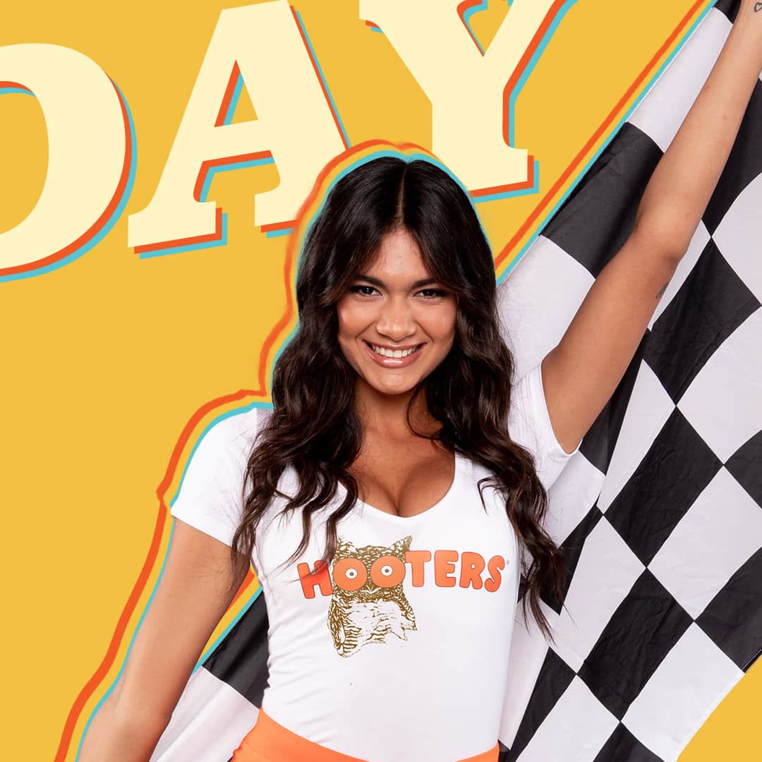 Hootersさんのインスタグラム写真 - (HootersInstagram)「We’re serving up food and fun every game day. So come hang with us this weekend—we’ll play nice 😘💥 #Golf #Soccer #Baseball #NASCAR」5月20日 1時30分 - hooters
