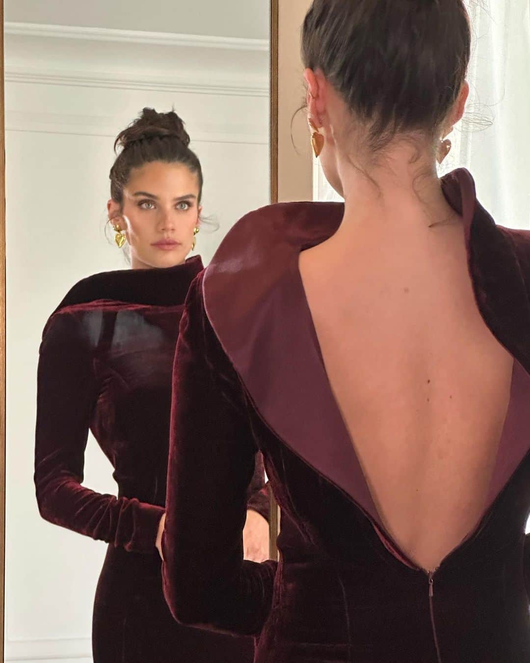 サラ・サンパイオのインスタグラム：「I’ve been obsessed with the @albertaferretti dress since I saw it in the runway! So excited I got to wear it last night to celebrate women in cinema with @vanityfairitalia and @redseafilm styling by @aryehlappin」