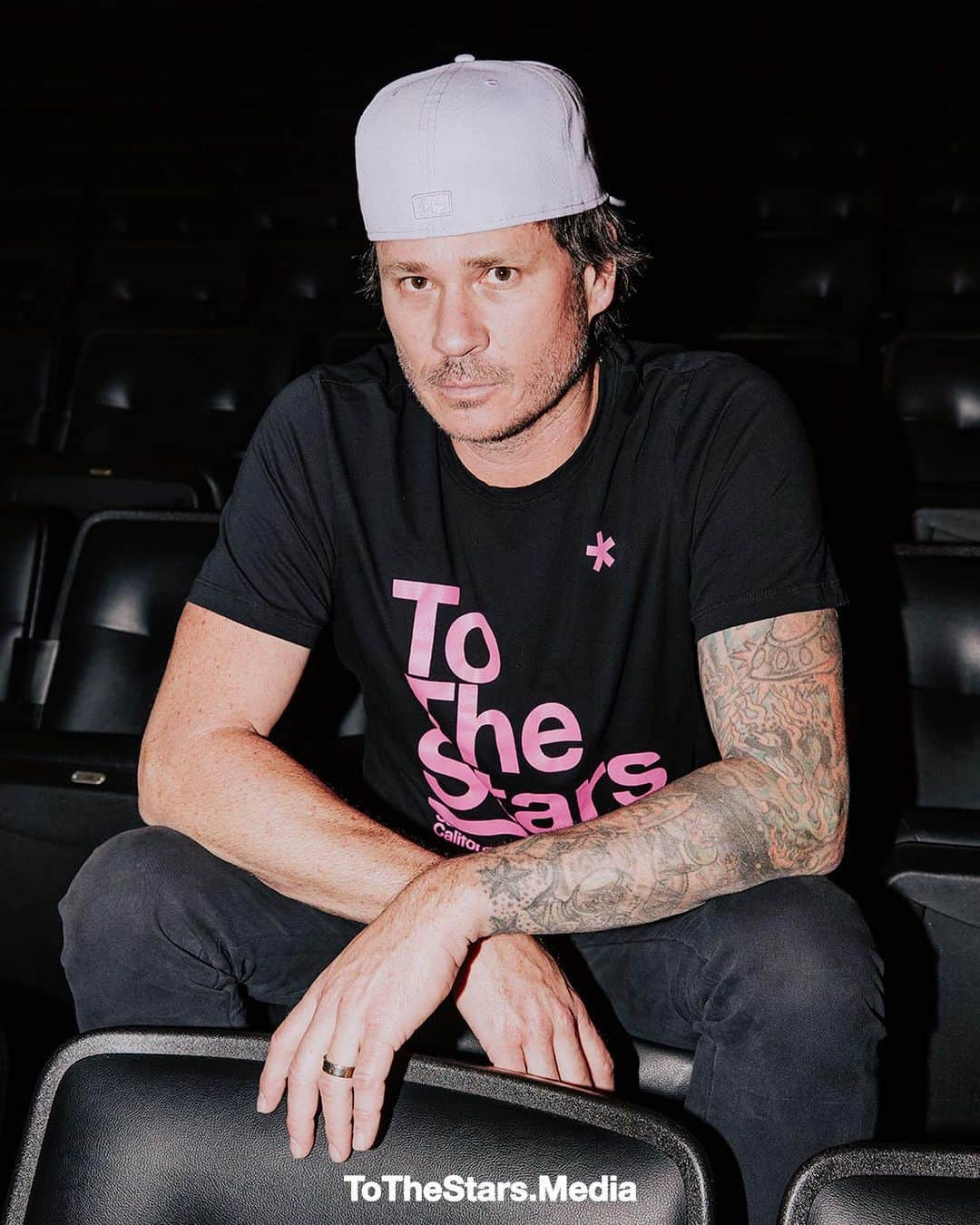 トム・デロングさんのインスタグラム写真 - (トム・デロングInstagram)「Get ready for action.  To The Stars* Package Tee in Black/Fuchsia is online now for pre-order at ToTheStars.Media.  📷: @annaleemedia   #tothestars #tomdelonge #blink182 #tshirt #apparel #punkrock #space」5月20日 1時33分 - tomdelonge